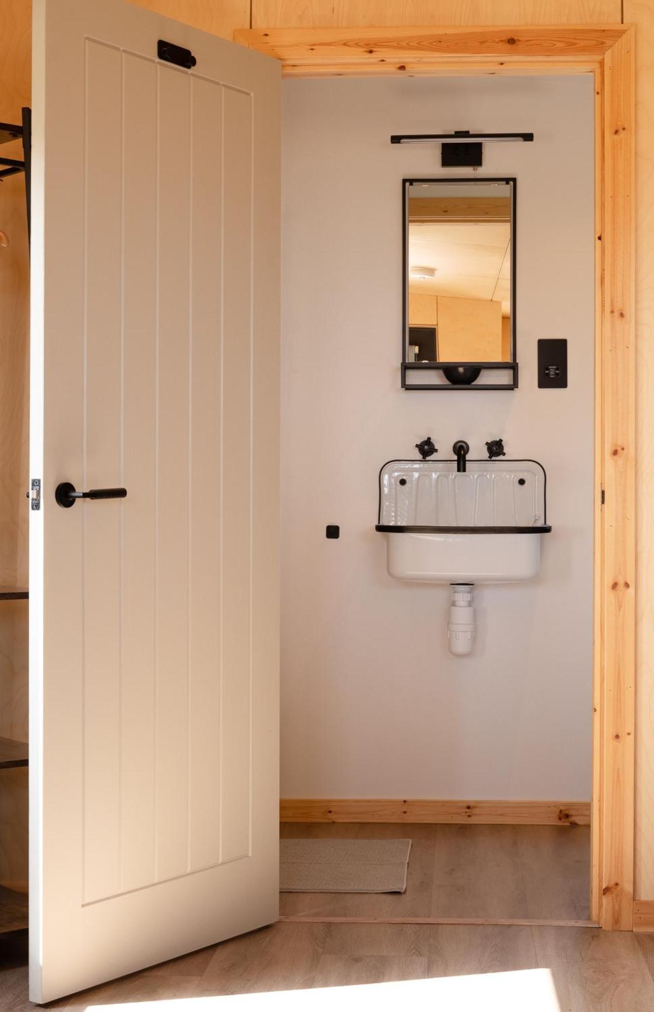 Rustic Cabins, Sea Views From Rewilded Farm With Highland Cows St. Andrews Exterior photo