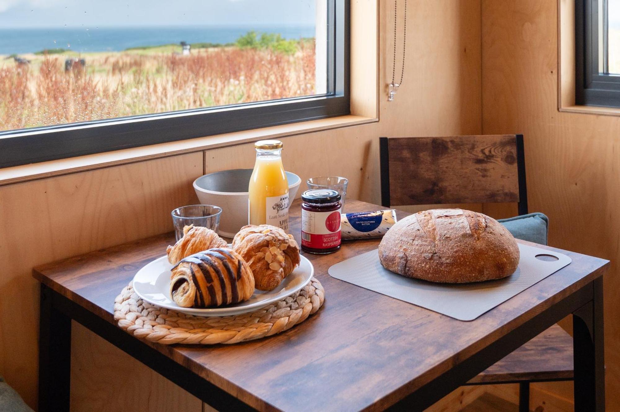Rustic Cabins, Sea Views From Rewilded Farm With Highland Cows St. Andrews Exterior photo