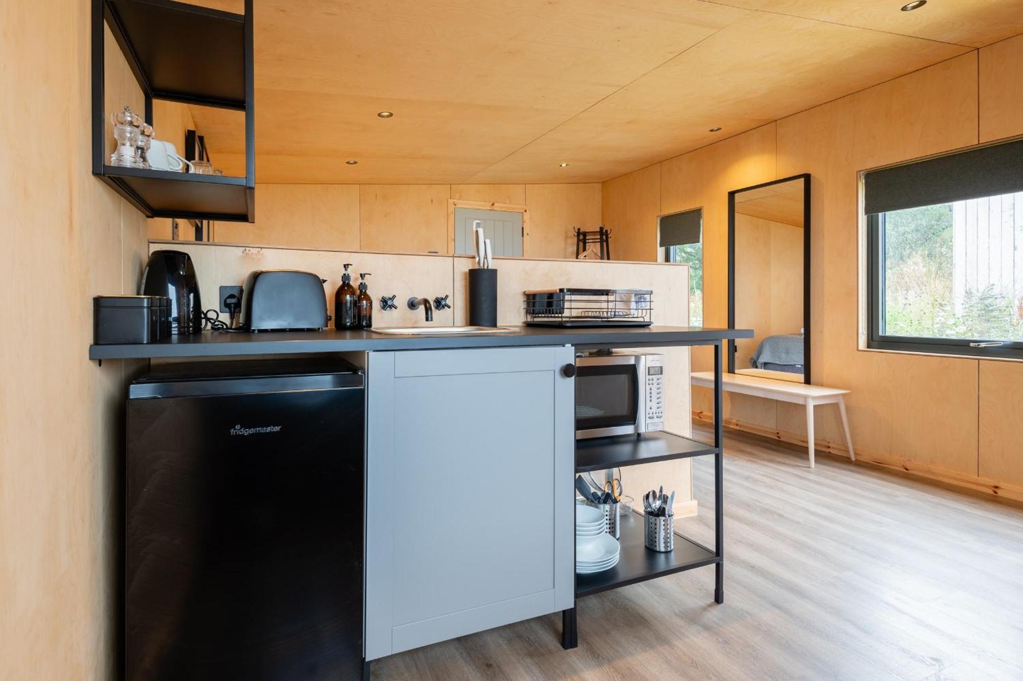 Rustic Cabins, Sea Views From Rewilded Farm With Highland Cows St. Andrews Exterior photo
